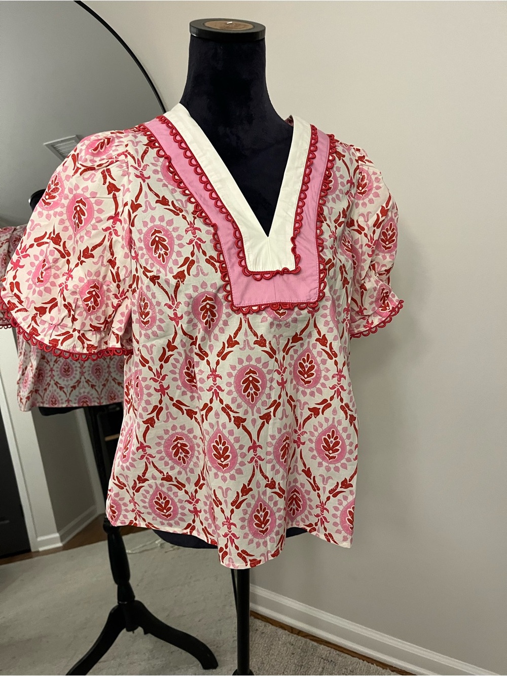 Pink Floral V-Neck Puff Sleeve Tunic Blouse Avara new with tags